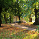 Autumn colours by the ved pavilion in the Queen's Park. Photo: Liv Osmundsen, the Royal Court